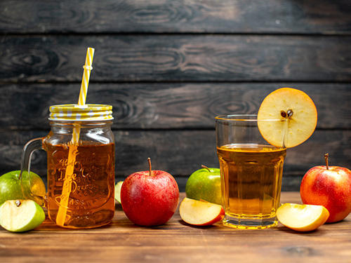 front-view-fresh-apple-juice-inside-can-with-fresh-apples-dark-color-cocktail-drink-photo-fruit